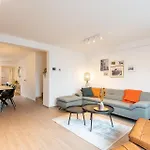 Spacious Penthouse For 8 People In The City Centre