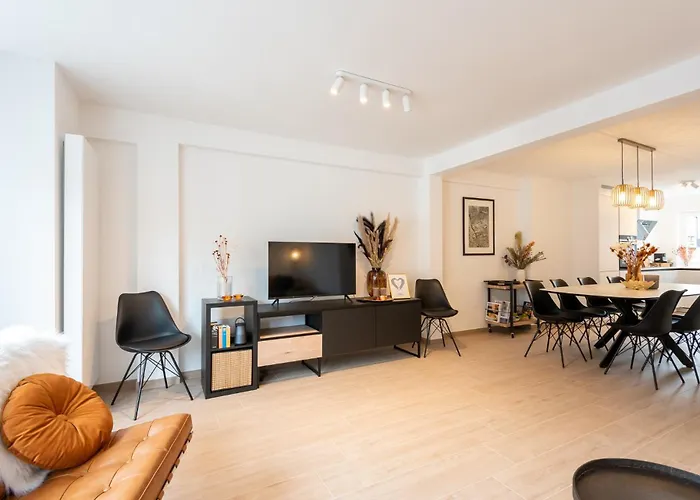Spacious Penthouse For 8 People In The City Centre